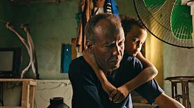 The Village Next to Paradise: Ahmed Ali Farah (Mamargade), Ahmed Mohamud Saleban (Cigaal). Bild: Sender / Freibeuter Film