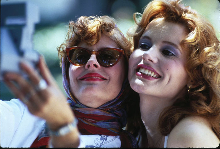 Thelma (Geena Davis) und Louise (Susan Sarandon) haben die Schnauze voll von den Männern und wollen sich ein paar Tage amüsieren. Bild: Sender