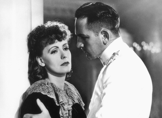 Die mit mit einem hohen Beamten verheiratete Anna Karenina (Greta Garbo) hat sich in den Gardeoffizier Wronsky (Fredric March) verliebt. Ihre Liebe wird ihr zum Verhängnis. Bild: Sender