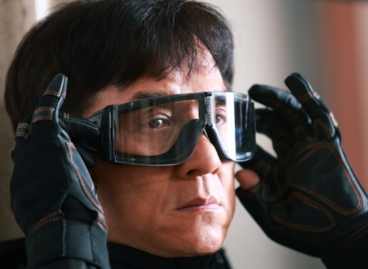 Jackie Chan behält stets den Überblick. Bild: Sender