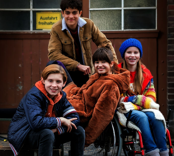 Die Pfefferkörner: Die 11. Generation junger Ermittler übernimmt zur 17. Staffel Die jungen Ermittler der 17. Staffel "Die Pfefferkörner": von links nach rechts: Jonny (Leander), Tarun (Caspar), Lou (Luna) und Pippa (Elyza). Bild: Sender / NDR / Boris Laewen