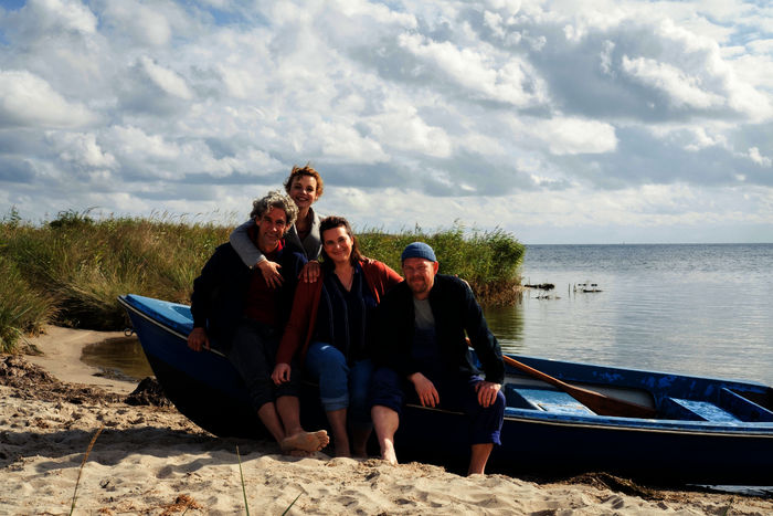 Freunde sind mehr: Fabian Andres (Nicola Fritzen), Johanna Tredup (Greta Galisch de Palma), Jette Heidemann (Anne Weinknecht), Malte Dannwitz (Oliver Bröcker). Bild: Sender / ZDF und Christine Schroeder