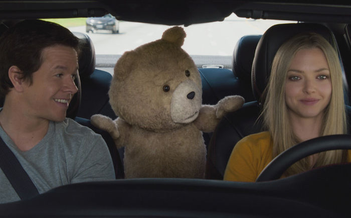 Mark Wahlberg und Jessica Barth in &bdquo;Ted 2&ldquo;. Bild: Sender / Universal Pictures