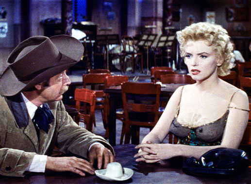 Cherie (Marilyn Monroe) arbeitet als anständige, aber untalentierte Tänzerin in einer Bar. Bild: Sender