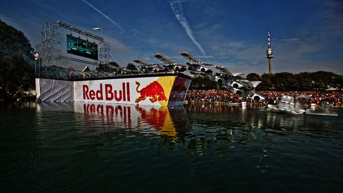 Der Red Bull Flugtag. Bild: Red Bull Content Pool / Mirja Geh