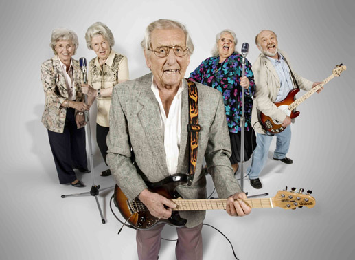 Sie sind über 70, haben Musik im Blut und Bock auf Rock: (v.l.n.r.) Hanne, Doris, Wilhelm, Melitta und Alois ... Bild: SAT.1 / Richard Hübner
