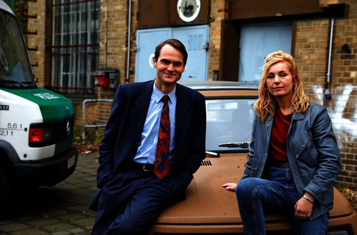 Zerv: Kriminalhauptkommissarin Karo Schubert (Nadja Uhl, r.) und West-Kommissar Peter Simon (Fabian Hinrichs, l.) aus der Sondereinheit ZERV. Bild: Sender / ARD / W&B Television GmbH / Merav Maroody