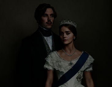 Opulentes Weihnachtsprogramm: Premiere für die dritten Staffeln „Victoria“ und „Medici“