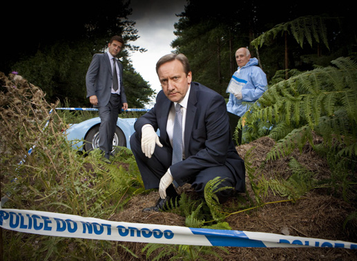 DS Ben Jones (Jason Hughes), DCI John Barnaby (Neil Dudgeon), Dr. Bullard (Barry Jackson). Bild: Sender