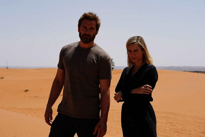 Gabriel (Clive Standen), Claire (Marie-Josée Croze). Bild: Sender / ZDF / Eric Vernazobres / FTV.