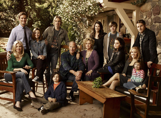 V.l.: Kristina (Monica Potter), Adam (Peter Krause), Haddie (Sarah Ramos), Crosby (Dax Shepard), Max (Max Burkholder), Zeek (Craig T. Nelson), Camille (Bonnie Bedelia), Sarah (Lauren Graham), Drew (Miles Heizer), Amber (Mae Whitman),  Julia (Erika Christensen), Joel (Sam Jaeger) und Sydney (Savannah Paige Rae). Bild: Sender