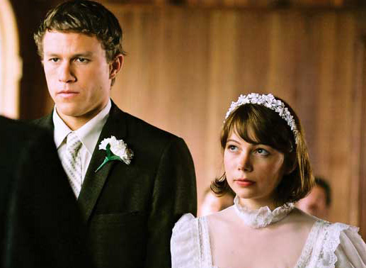 Der stille Ennis /Heath Ledger) heiratet Alma (Michelle Williams), gemeinsam haben sie zwei T&ouml;chter. Bild: Sender