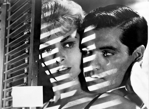 Marion Crane (Janet Leigh) und Sam Loomis (John Gavin) lieben sich. Marion ist unglücklich, weil sie sich mit Sam nur in billigen Hotels treffen kann. Für eine Heirat fehlt es ihnen an Geld. Bild: Sender