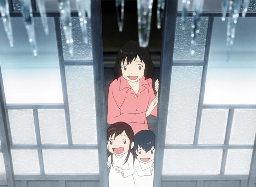 Hana (Mi.) mit Yuki (li.) und Ame (re.) in ihrem einsamen Haus in den Bergen. Bild: Sender