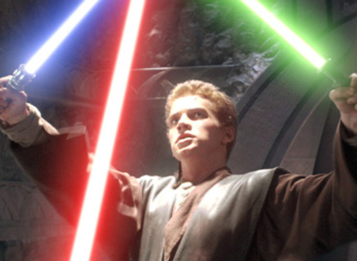 Obi-Wan und Anakin (Hayden Christensen) entdecken recht schnell, dass mehr als nur ein simpler Mordversuch hinter dem Anschlag auf die Senatorin Amidala steckt. Bild: Sender/Lucasfilm