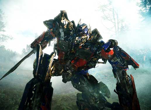 Ungl&uuml;cklicherweise gelingt es Megatron und den Deceptions, Optimus Prime (Bild) t&ouml;dliche Verletzungen zuzuf&uuml;gen. Da kommt Jetfire eine wahrhaft menschliche Idee. Bild: Sender
