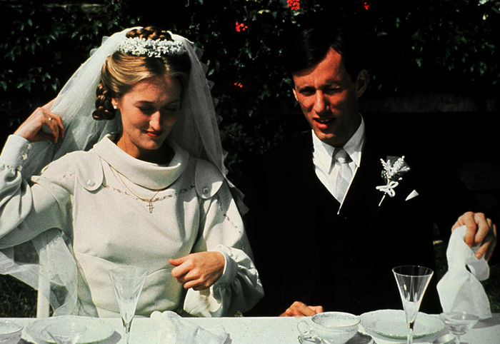 Inga Helms (Meryl Streep) und Karl Weiss (James Wood) feiern ihre Hochzeit. Bild: Sender/WDR