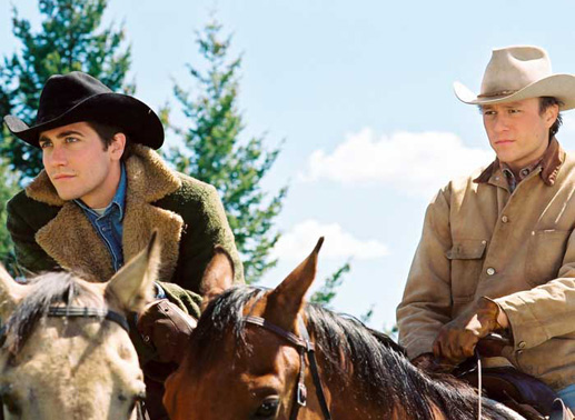 In Brokeback Mountain h&uuml;ten die Cowboys Ennis Del Mar (Heath Ledger) und Jack Twist (Jake Gyllenhaal) die Schafe des Farmers Joe Aguirre (Randy Quaid). Bild: Sender