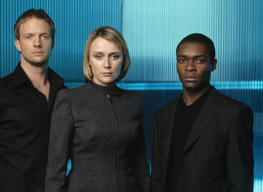 V.l.n.r.: Adam Carter (Rupert Penry-Jones), Zoe Reynolds (Keeley Hawes) und Danny Hunter (David Oyelowo). Bild: Sender