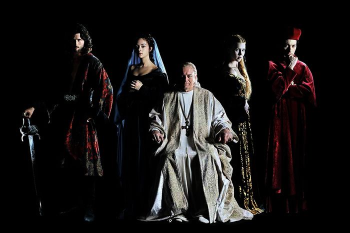 Mark Ryder (Cesare Borgia), Marta Gastini (Giulia Farnese), John Doman (Rodrigo Borgia), Isolda Dychauk (Lucrezia Borgia), Diarmuid Noyes (Alessandro Farnese). Bild: Sender / Beta Film / Nicolai Pennestri