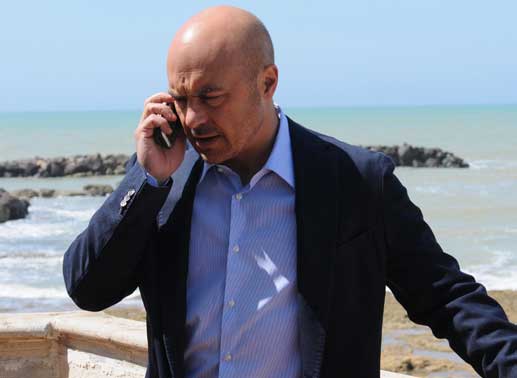 Commissario Montalbano (Luca Zingaretti) ermittelt. Bild: Sender / FabrizioDiGiulio