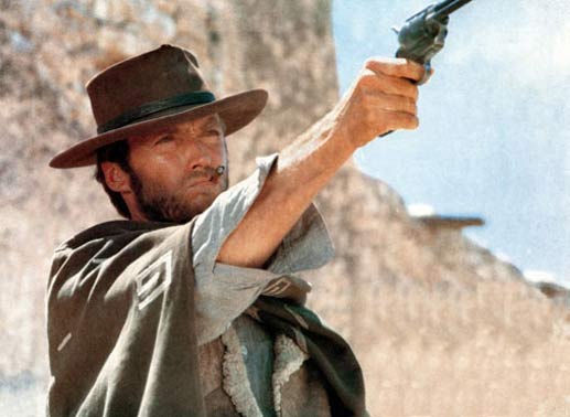Clint Eastwood mit dem Colt.
