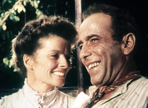 Kommen einander langsam näher: Katharine Hepburn (Rosie) und Humphrey Bogart (Kapitän Allnut). Bild: Sender
