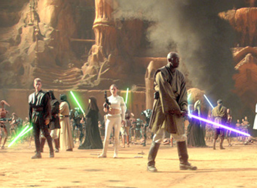 Anakin (Hayden Christensen, li.), Amidala (Natalie Portman, 2.v.li), Mace Windu (Samuel L. Jackson, mi.) und Obi-Wan Kenobi (Ewan McGregor, re.) nehmen den Kampf gegen die abtrünnigen Separatisten und ihre kämpfenden Klone auf. Bild: Sender/Lucasfilm