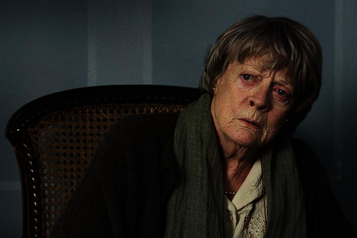 Mathilde (Maggie Smith) ist geschockt. Muss sie tatsächlich mit ihren 92 Jahren noch umziehen? Bild: Sender/AscotElite