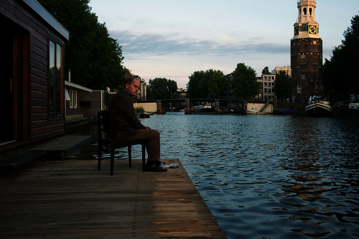 Es ist ein besonderer Fall für den Amsterdamer Kommissar Bruno van Leeuwen (Peter Haber): Seit 30 Jahren sucht er nach dem Vergewaltiger von Vicky. Bild: Sender / ZDF/Joe Vots