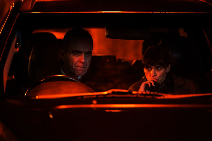Bloodlands: Tom Brannick (James Nesbitt) und Niamh McGovern (Charlene McKenna) versuchen, ihren aktuellen Fall mit Ereignissen zu verbinden, die mehr als zwei Jahrzehnte zurückliegen. Bild: Sender / ZDF und Stefan Hill