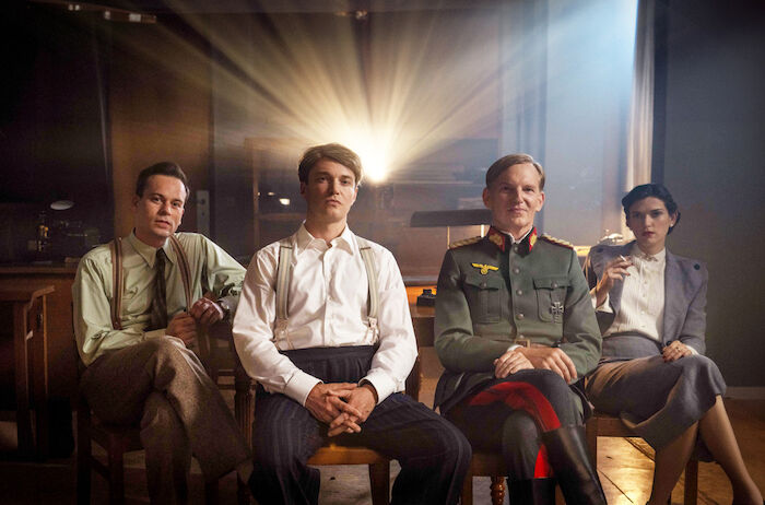 Die Spaltung der Welt: Reale Schicksale w&auml;hrend des Zweiten Weltkriegs. Wernher von Braun (Max Wagner) will zum Mond. F&uuml;r die Nazis baut er stattdessen Kriegsraketen. Bild: Sender / SWR / LOOKSfilm / Valerie Fidler