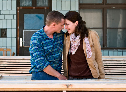Julia (Hannah Herzsprung) und Martin (Florian Lukas). Bild: Sender / Julia Terjung