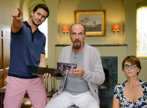 Fahri Yardim, Milan Peschel, Peri Baumeister in „Irre sind männlich“. Bild: Sender/Constantin
