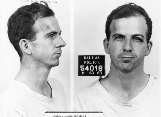Zwei Tage nach seiner Verhaftung wurde Lee Harvey Oswald selbst getötet. Oswalds Mörder Jack Ruby beging seine Tat vor laufenden Fernsehkameras. Bild: Sender