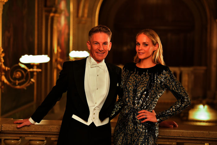 Wiener Opernball 2023: Andi Knoll, Mirjam Weichselbraun. Bild: Sender / ORF / Thomas Ramstorfer