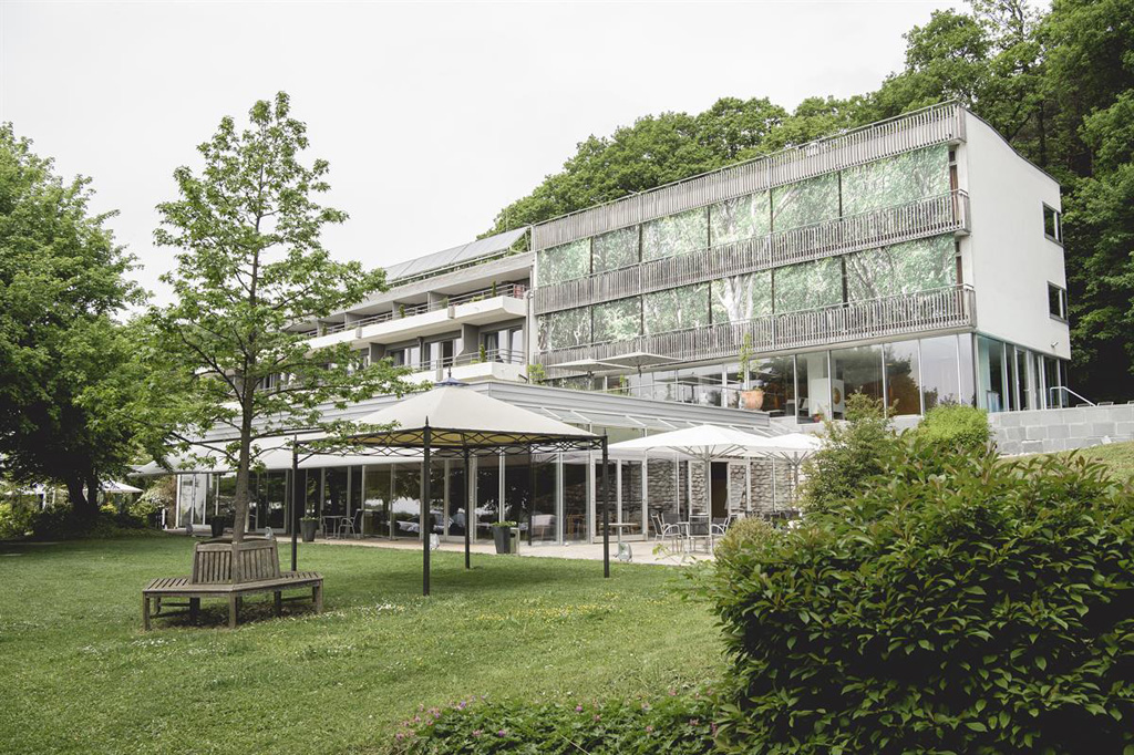 Außenaufnahme Berghotel Tulbingerkogel. Bild: ServusTV / Martin Hörmandinger