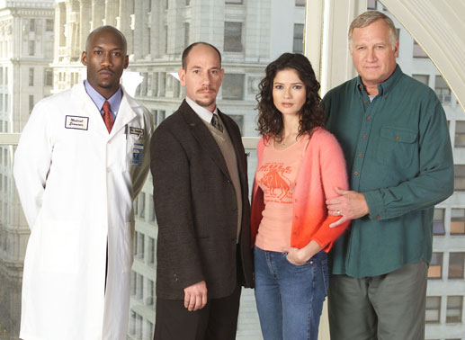 Eine Pathologin mit Ecken und Kanten: Dr. Jordan. Das Team: Dr. Trey Sanders (Mahershalalhashbaz Ali), Dr. Garret Macy (Miguel Ferrer), Dr. Jordan Cavanaugh (Jill Hennessy) und Max Cavanaugh (Ken Howard). Bild: Sender