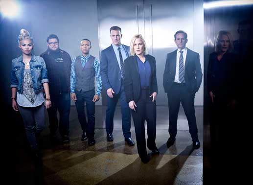 Raven (Hayley Kiyoko), Daniel Grummitz (Charley Koontz), Brody Nelson (Shad Moss), Elijah Mundo (James Van Der Beek), Avery Ryan (Patricia Arquette) und Simon Sifter (Peter MacNicol). Bild: Sender