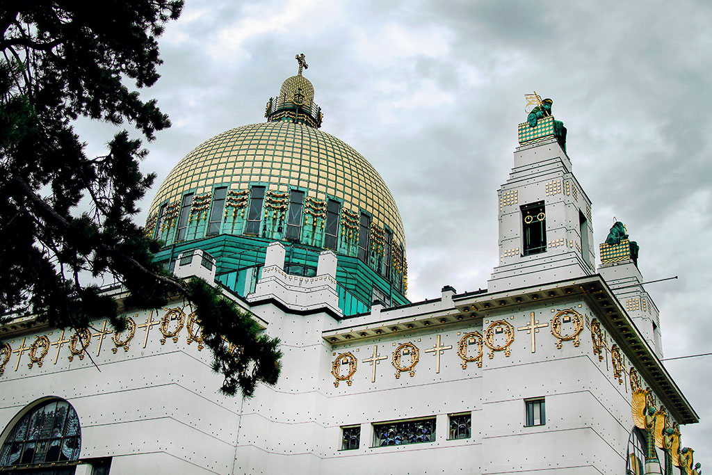 Seitenansicht Otto Wagner Kirche am Steinhof (St. Leopoldi). Bild: Sender / ORF / TV and More / Steininger