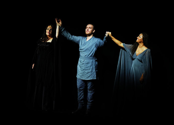 Ekaterina Semenchuk (Amneris), Francesco Meli (Radames), Anna Netrebko (Aida). Bild: Sender / ORF / Roman Zach-Kiesling