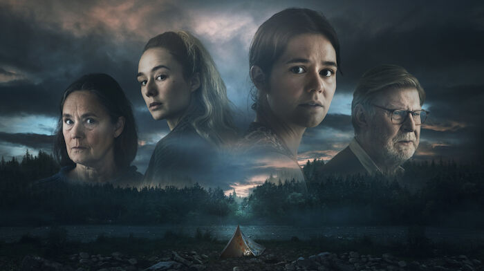Blackwater - Im Schatten der Vergangenheit: Annie Raft 1991 (Pernilla August), Mia Raft 1991 (Alba August), Annie Raft 1973 ( Asta Kamma August) und Birger Torbjörnsson 1991 (Rolf Lassgård). Bild: Sender / ARD Degeto / SVT 2021 / Johan Paulin
