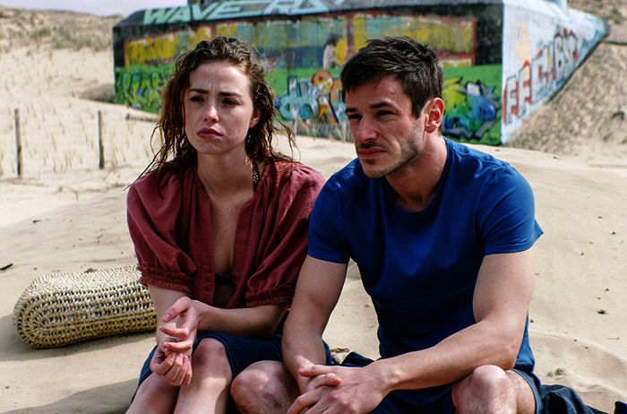 Louise (Freya Mavor) und Vincent (Gaspard Ulliel), als sie noch ein Paar waren. Bild: Sender / ARTE France / Christophe Offret