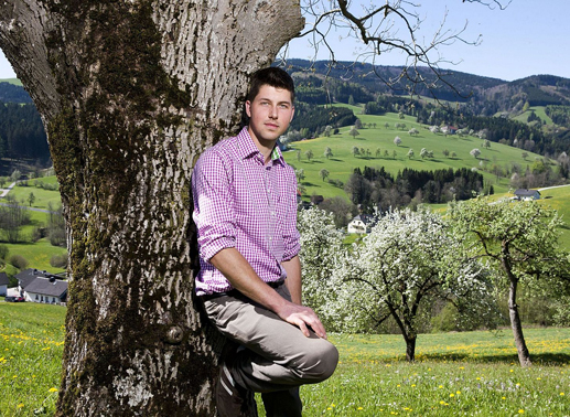 Stefan (23) - der liebenswerte Jungbauer aus Niederösterreich –betreibt seine Landwirtschaft gemeinsam mit seiner Mutter, der Vater ist Fleischhauer. Er sucht eine Frau mit der er eine Familie gründen und glücklich werden kann. Bild: Sender