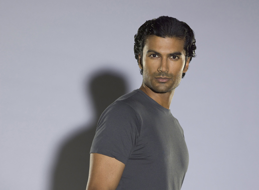 Sendhil Ramamurthy spielt Mohinder Suresh, der durch Nachforschungen über den Tod seines Vaters entdeckte, dass es eine Vielzahl von Menschen mit übernatürlichen Fähigkeiten gibt, die unerkannt unter uns leben. Bild: Sender