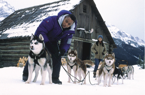 Cuba Gooding Jr und die Huskies. Bild: Sender/Disney
