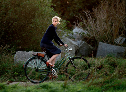 Barbara (Nina Hoss) fahrt davon. Bils: Sender
