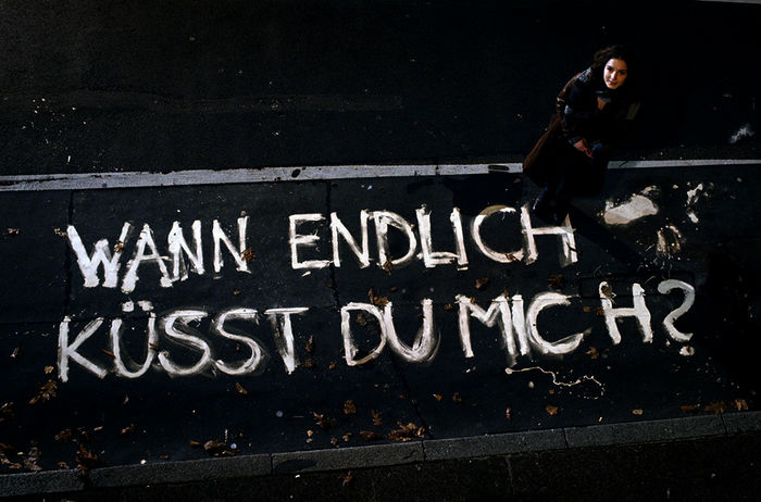Wann endlich küsst du mich? Mascha (Marie Rosa Tietjen) will ihren Freund zurückbekommen – und setzt ein Zeichen. Bild: Sender / SWR / U5 Filmproduktion
