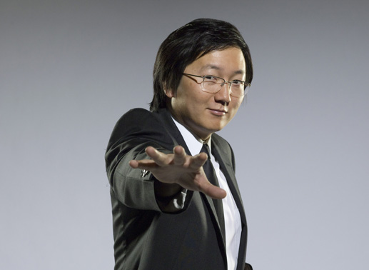 Masi Oka spielt Hiro Nakamura, der als ganz normaler Angestellter in Tokio lebte, bis er seine Fähigkeiten entdeckte und zu einem der „Heroes“ wurde. Bild: Sender