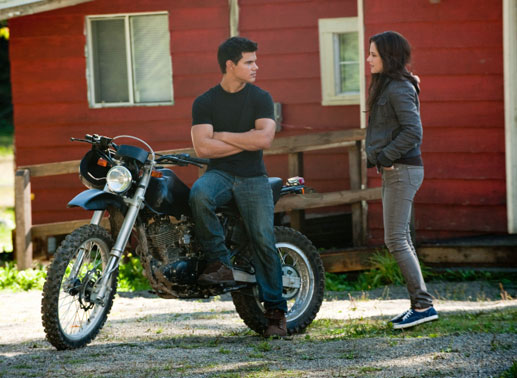 Jacob (Taylor Lautner) und Bella (Kristen Stewart).
Bild: 2010 Concorde Filmverleih GmbH